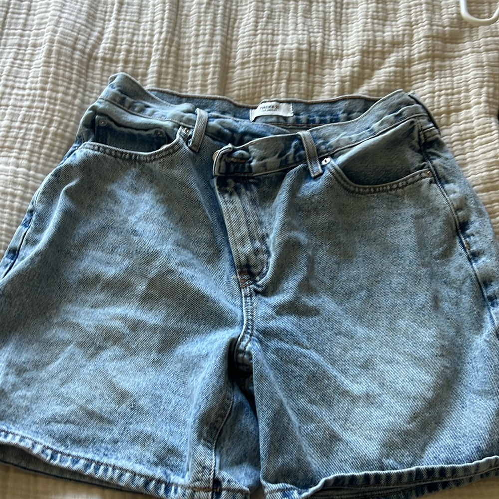 Criss cross denim shorts sz 29